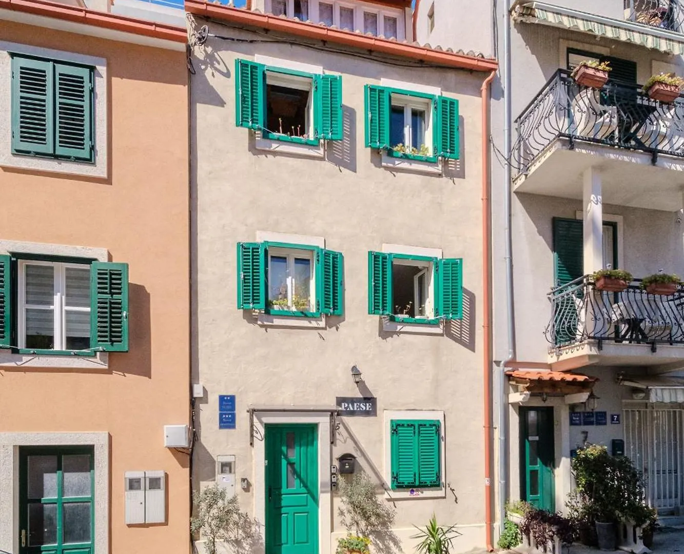 Central Split Rooms And Apartments Paese Gasthof