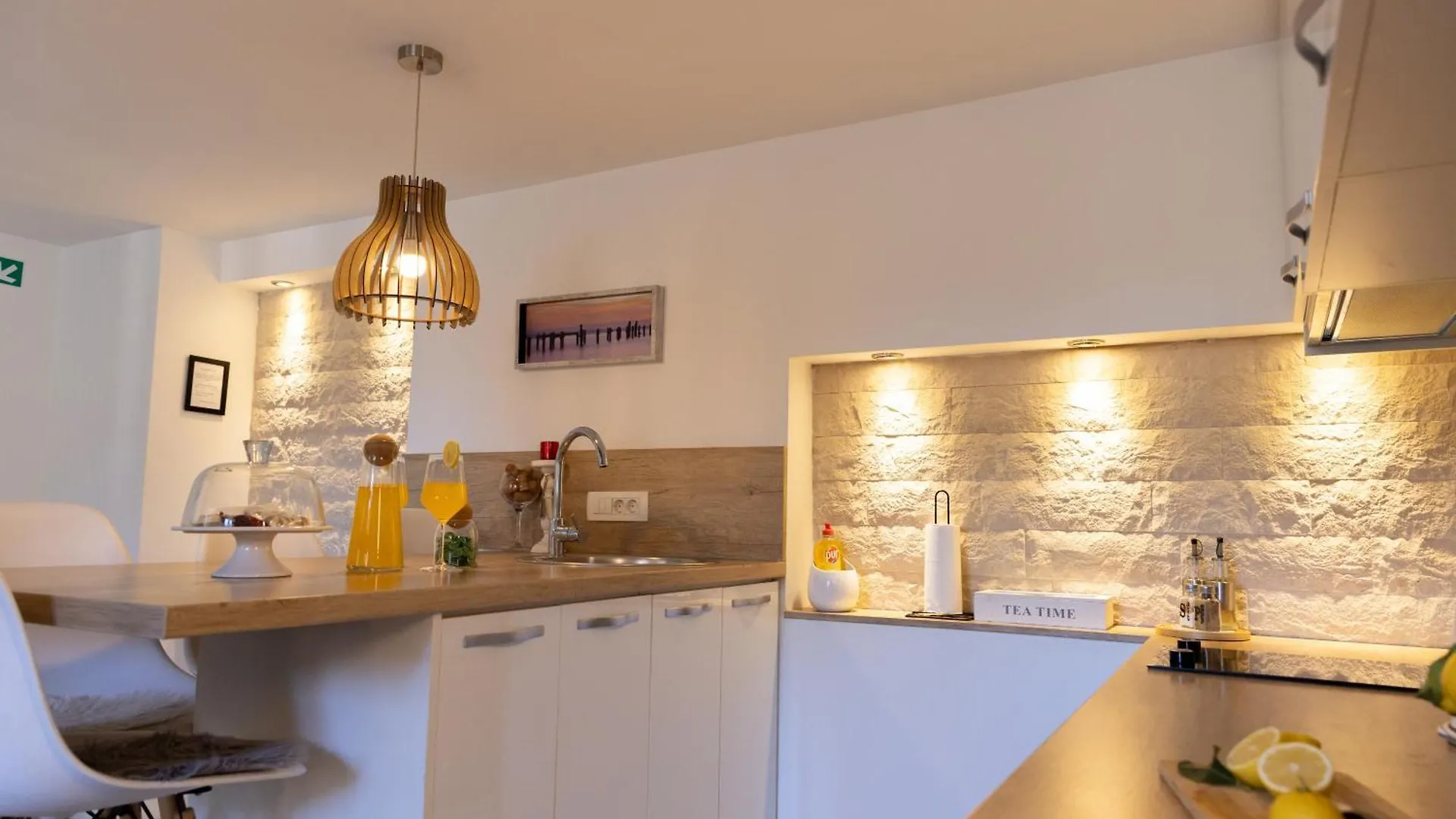 Central Split Rooms And Apartments Paese Gasthof