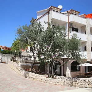 https://apartments-kristo.hotels-in-trogir.com
