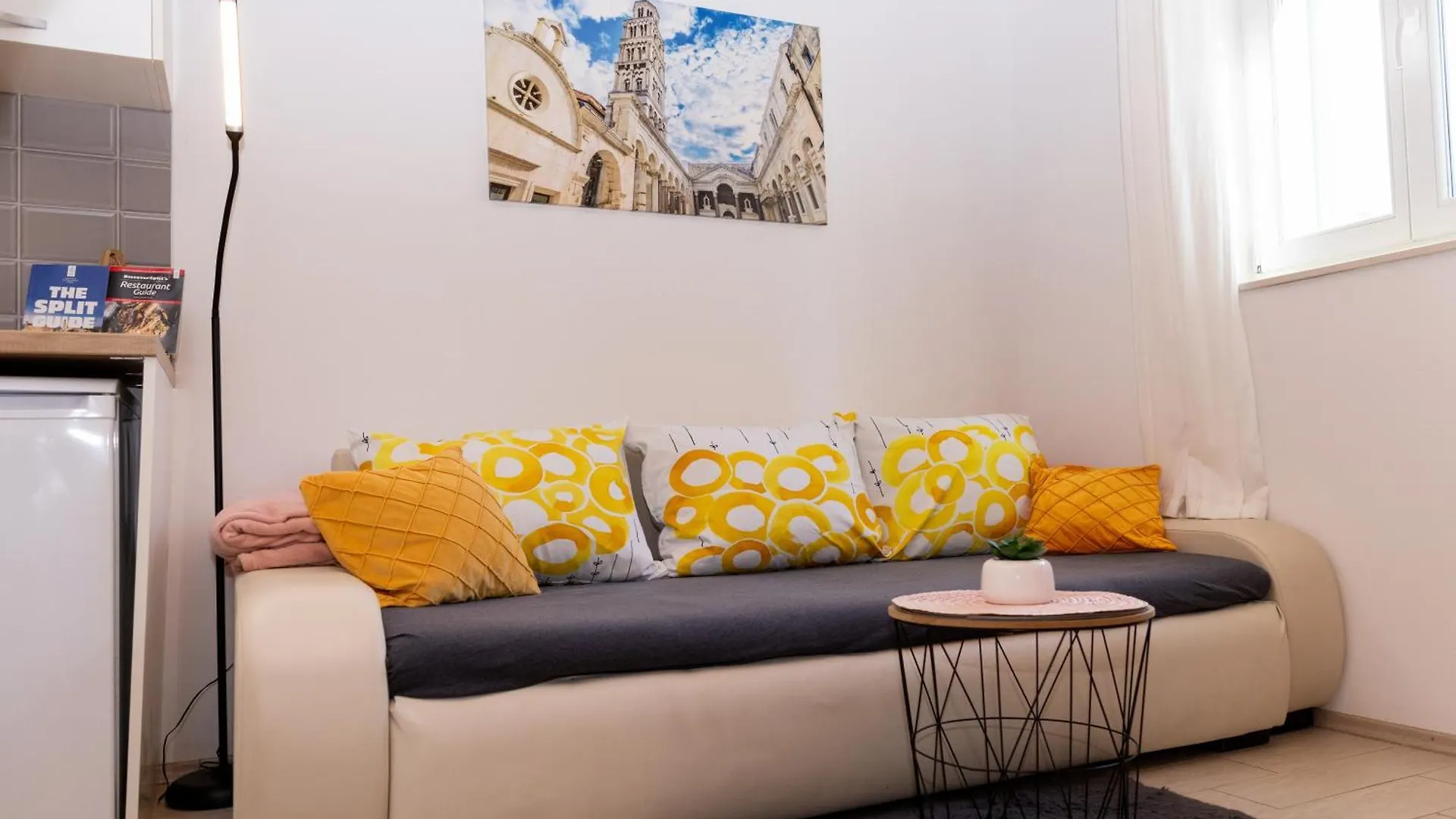 Central Split apartments&rooms Paese