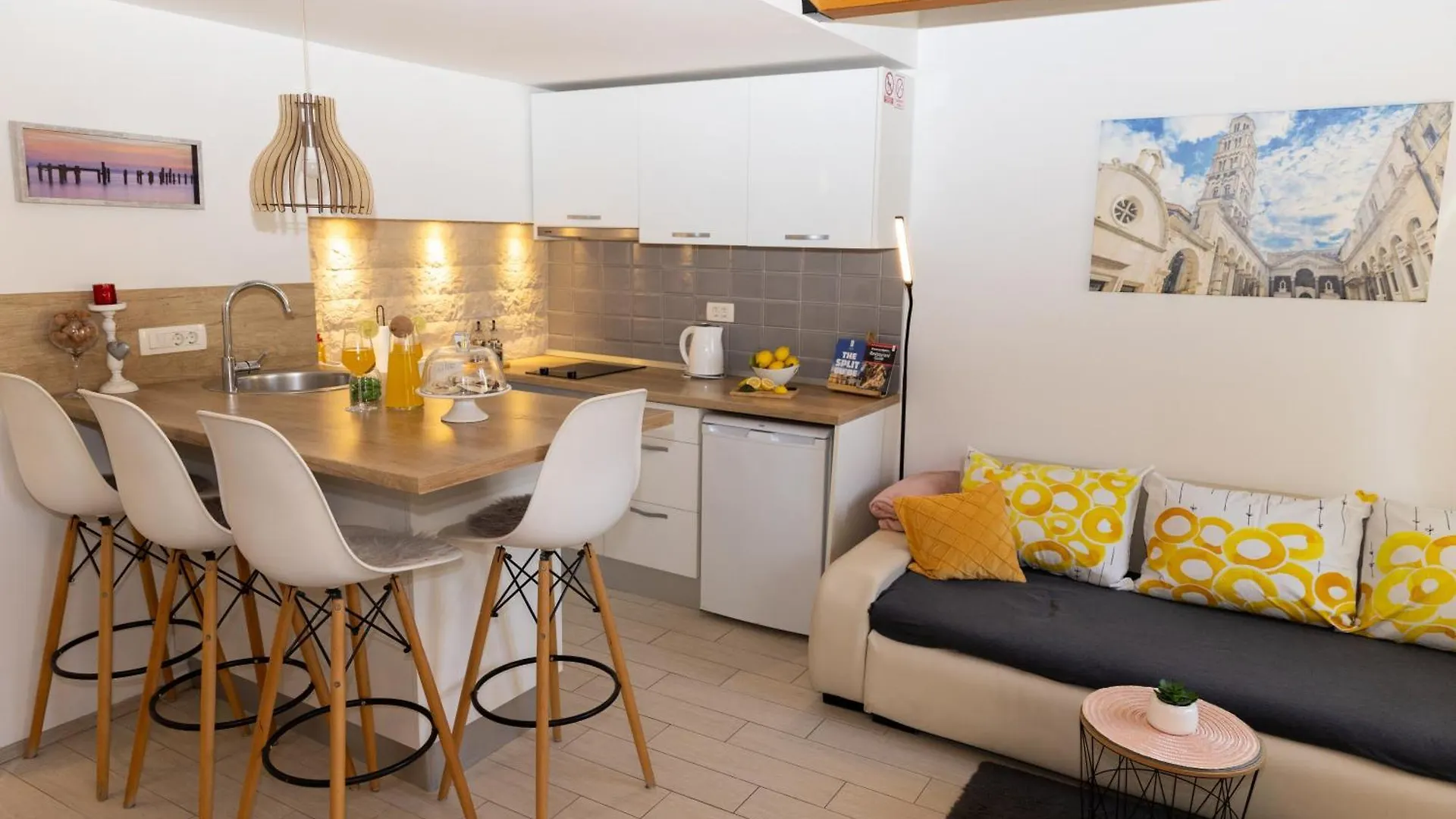 Central Split Rooms And Apartments Paese Konukevi