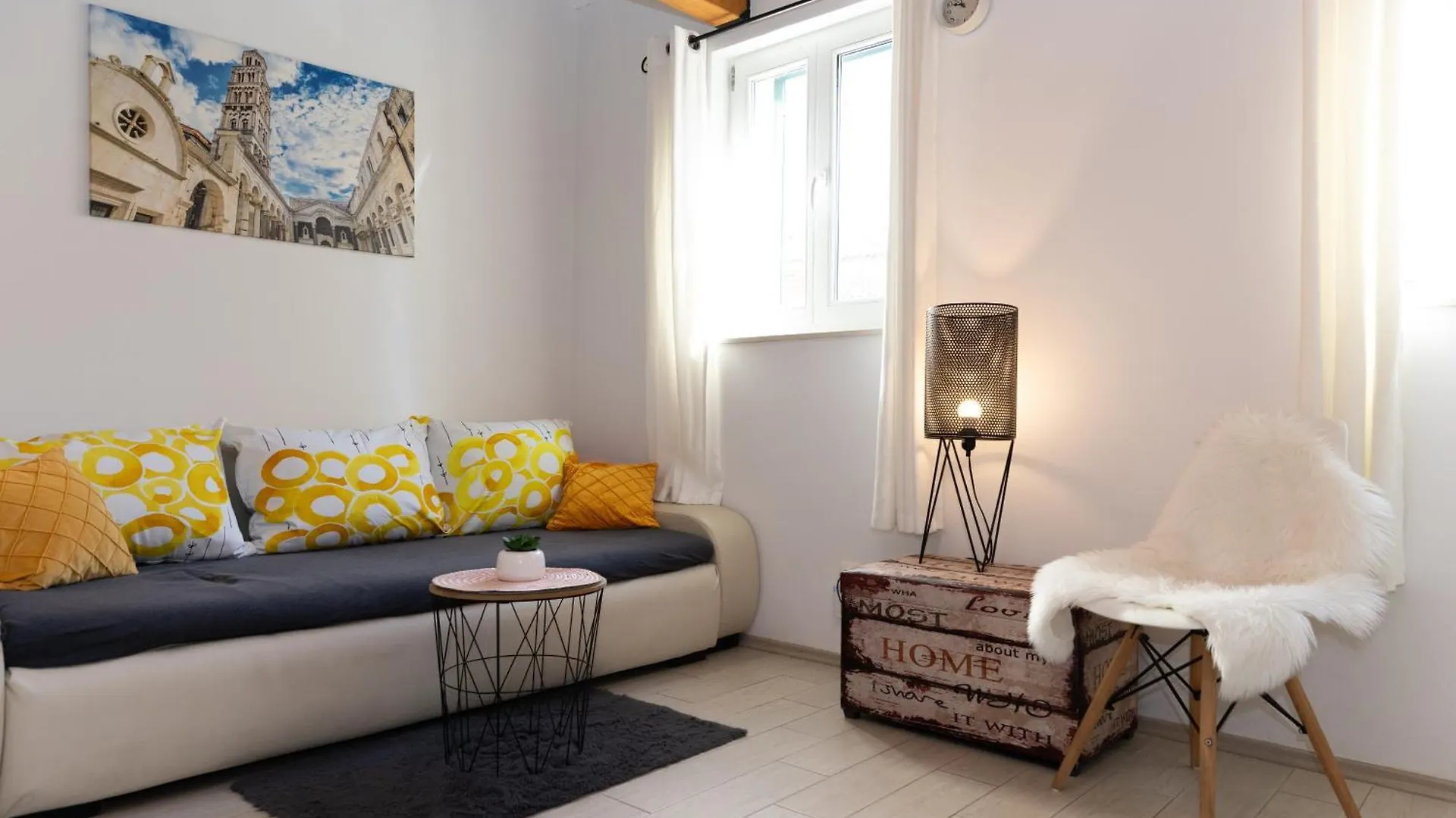 Central Split Rooms And Apartments Paese 3*,