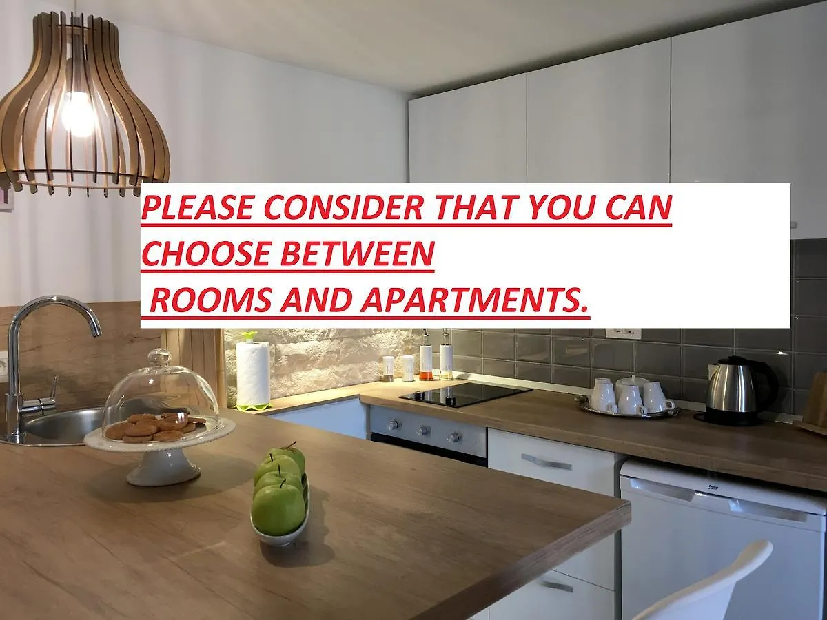 Konukevi Central Split Rooms And Apartments Paese